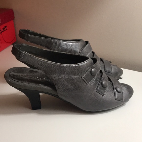 Aerosoles Satisfaxtion Grey Heels Size 8 - Picture 3 of 9